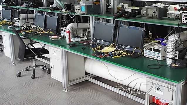 實(shí)驗室防靜電工作臺 實(shí)驗室防靜電工作臺